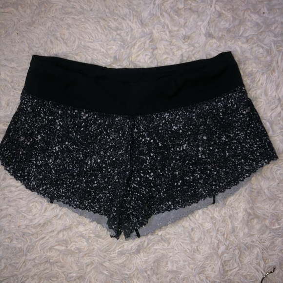 Lululemon Short Size 8 Great Condition! - Picture 2 of 3